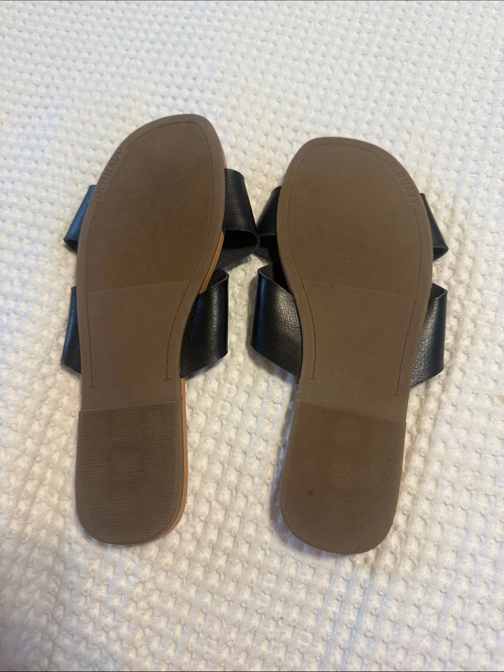 Old Navy Black Strap Sandals